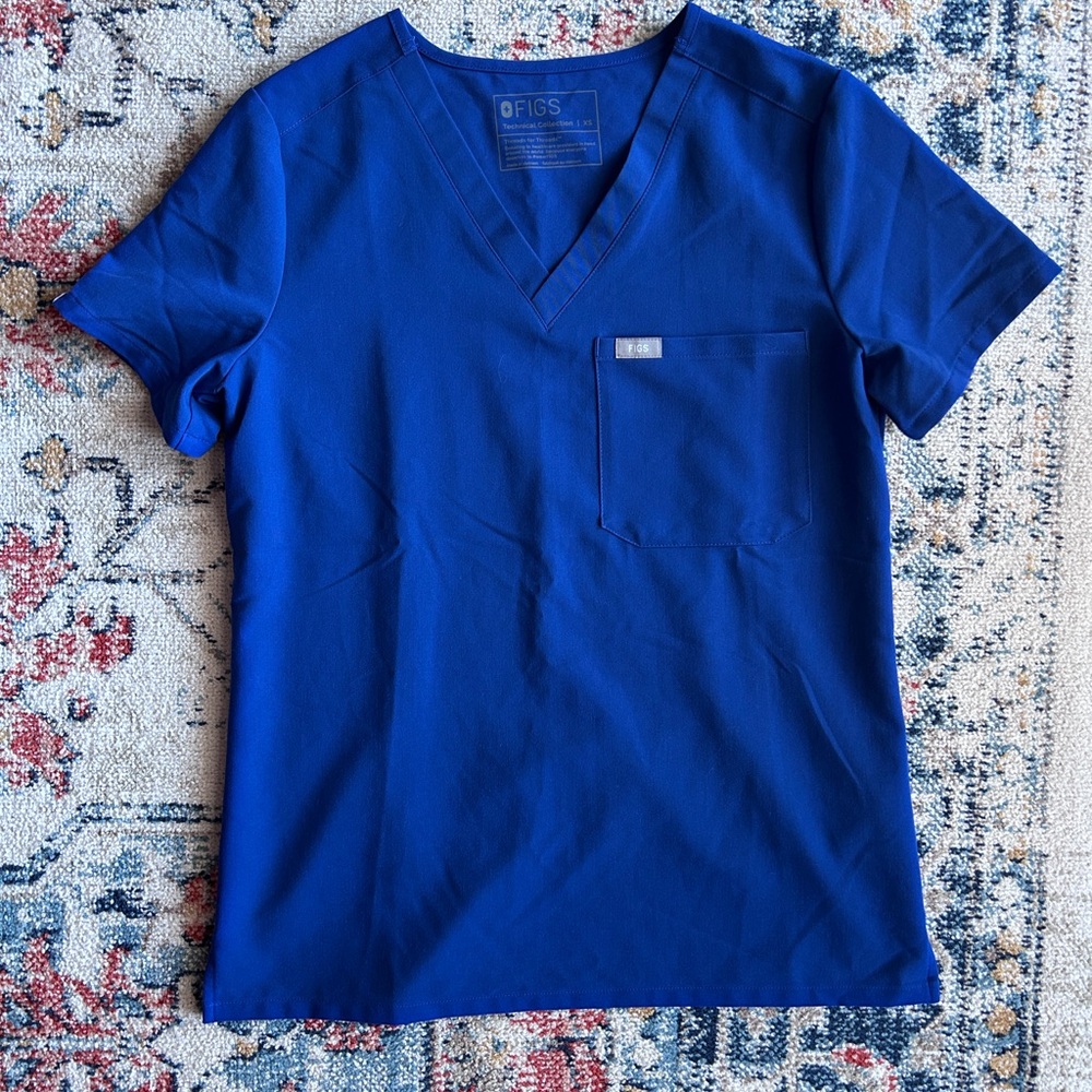 Figs scrub top